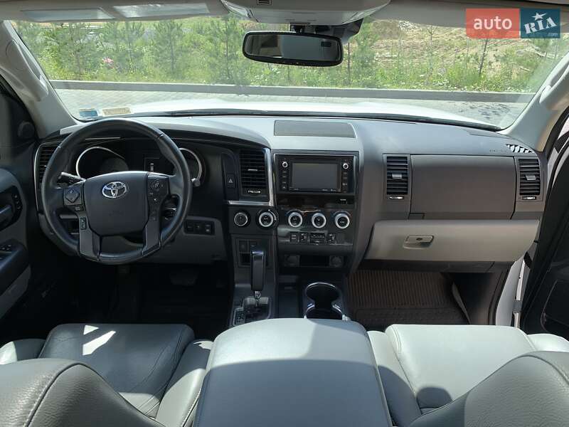 Позашляховик / Кросовер Toyota Sequoia 2017 в Хмельницькому