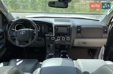 Внедорожник / Кроссовер Toyota Sequoia 2017 в 