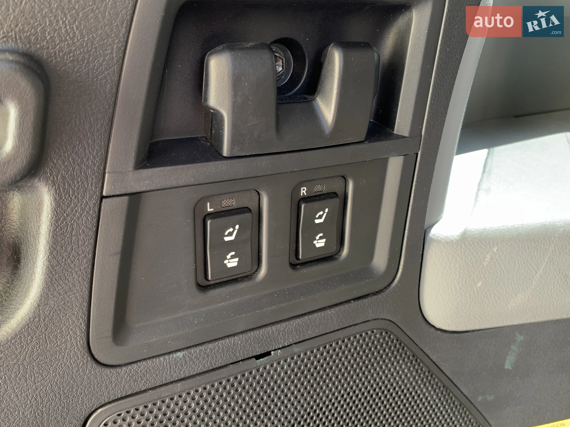 2017 Toyota Sequoia - мініатюра 43