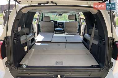 Внедорожник / Кроссовер Toyota Sequoia 2017 в 