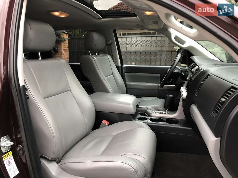 Внедорожник / Кроссовер Toyota Sequoia 2012 в Киеве