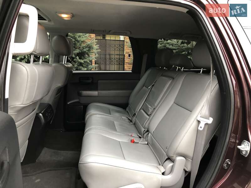 Внедорожник / Кроссовер Toyota Sequoia 2012 в Киеве