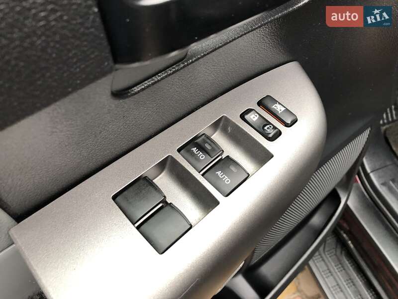 Внедорожник / Кроссовер Toyota Sequoia 2012 в Киеве