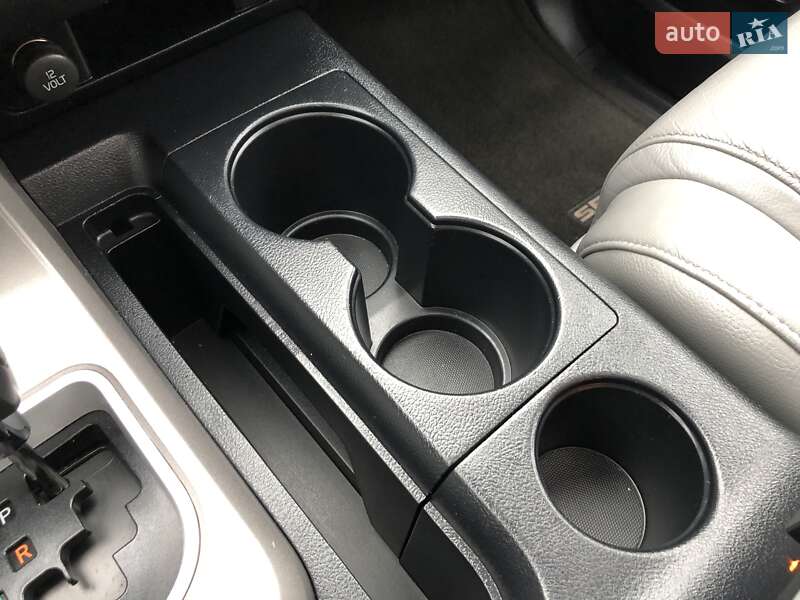 Внедорожник / Кроссовер Toyota Sequoia 2012 в Киеве
