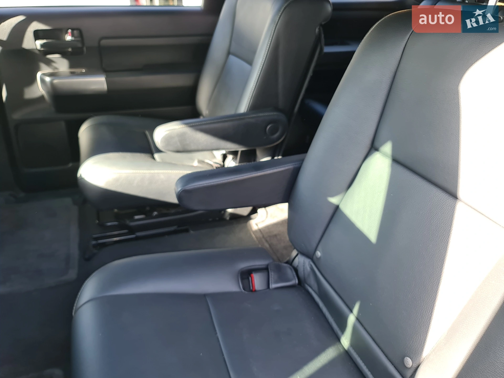 2019 Toyota Sequoia - мініатюра 13