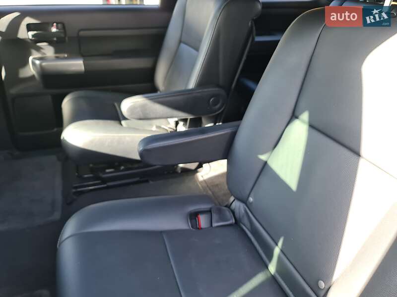 Внедорожник / Кроссовер Toyota Sequoia 2019 в Киеве