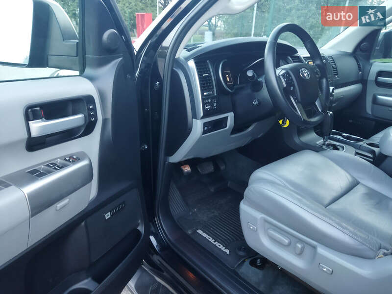 Внедорожник / Кроссовер Toyota Sequoia 2017 в Луцке
