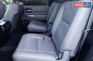 Позашляховик / Кросовер Toyota Sequoia 2017 в Луцьку