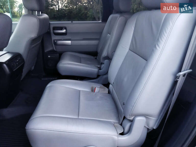 Внедорожник / Кроссовер Toyota Sequoia 2017 в Луцке