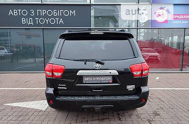 Універсал Toyota Sequoia 2010 в 