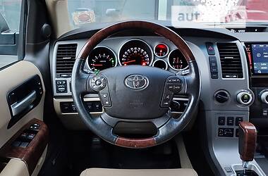 Універсал Toyota Sequoia 2010 в 
