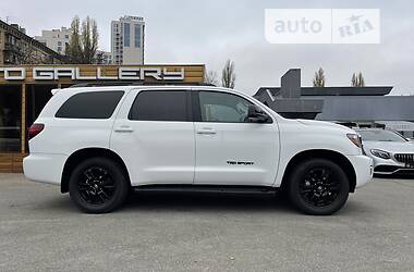 Внедорожник / Кроссовер Toyota Sequoia 2019 в 