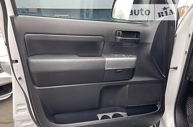 Внедорожник / Кроссовер Toyota Sequoia 2019 в 