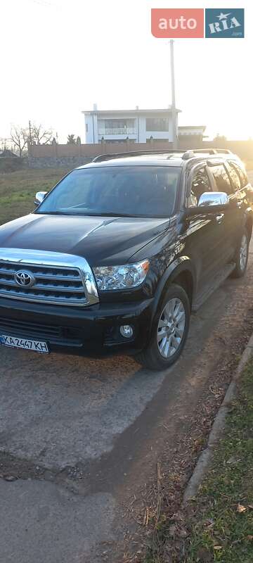 Внедорожник / Кроссовер Toyota Sequoia 2013 в Верхнеднепровске