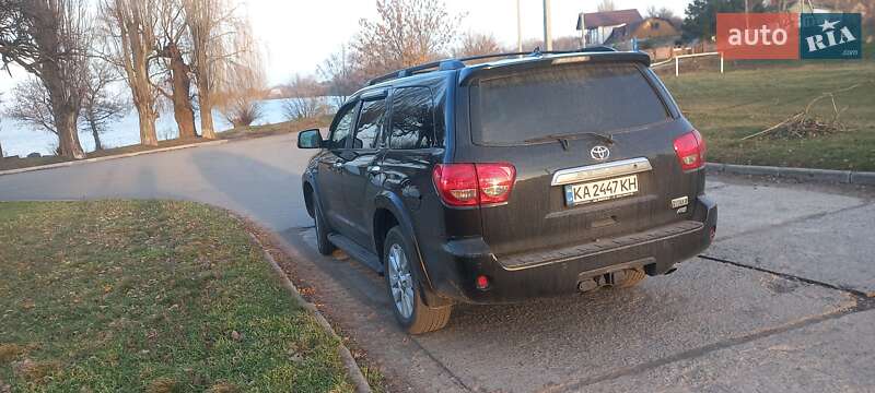 Внедорожник / Кроссовер Toyota Sequoia 2013 в Верхнеднепровске