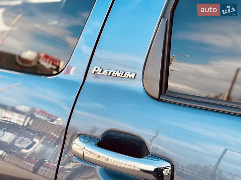 Внедорожник / Кроссовер Toyota Sequoia 2017 в Одессе