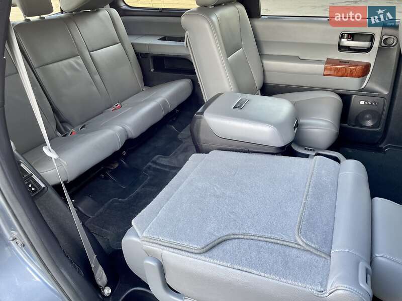 Внедорожник / Кроссовер Toyota Sequoia 2017 в Одессе
