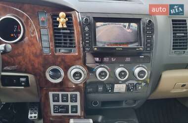 Внедорожник / Кроссовер Toyota Sequoia 2008 в 