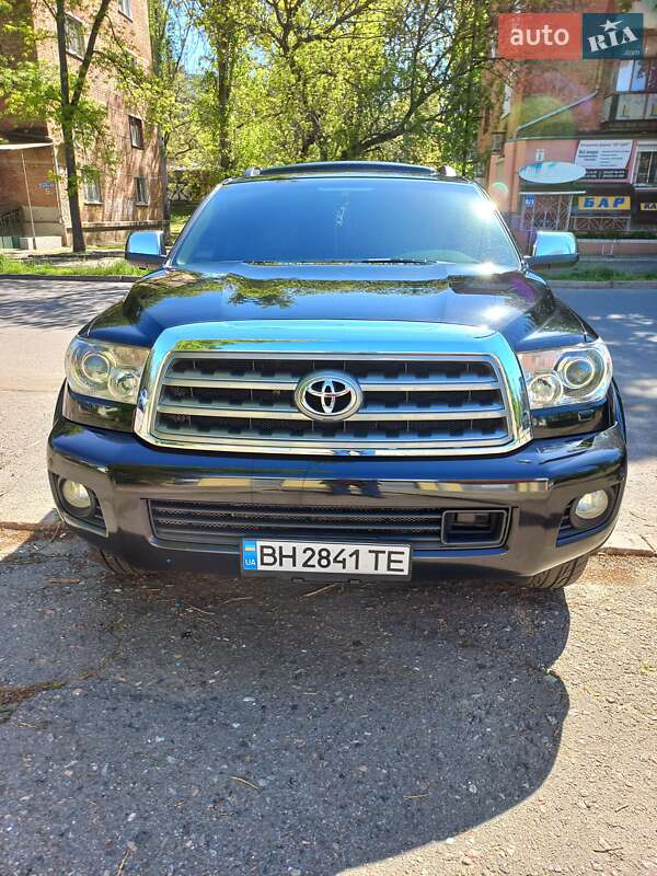 Внедорожник / Кроссовер Toyota Sequoia 2011 в Николаеве