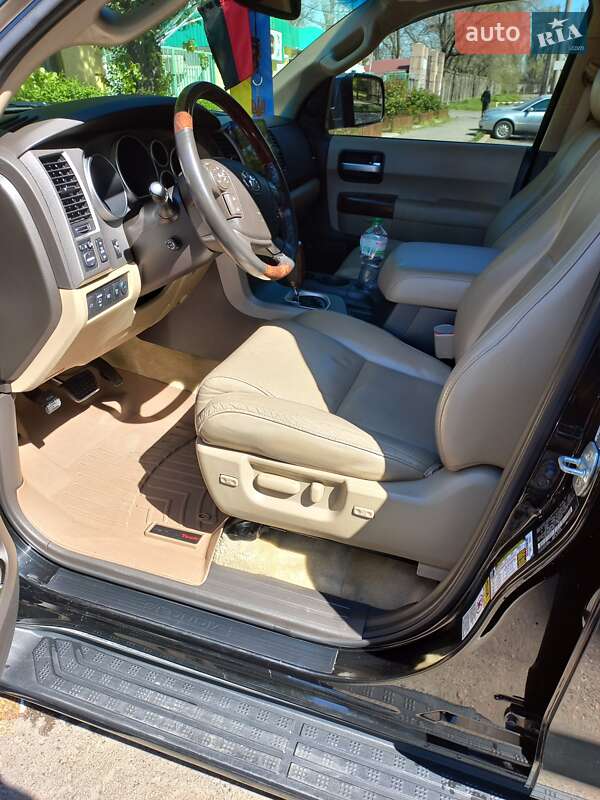 Внедорожник / Кроссовер Toyota Sequoia 2011 в Николаеве