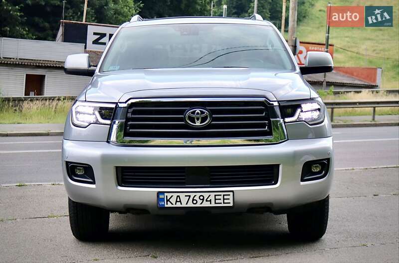 Внедорожник / Кроссовер Toyota Sequoia 2017 в Киеве