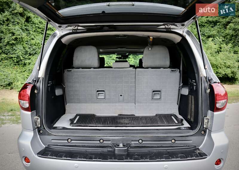 Внедорожник / Кроссовер Toyota Sequoia 2017 в Киеве