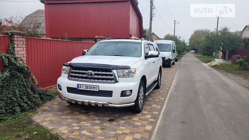 Внедорожник / Кроссовер Toyota Sequoia 2011 в Киеве