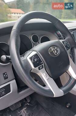 Позашляховик / Кросовер Toyota Sequoia 2017 в Києві