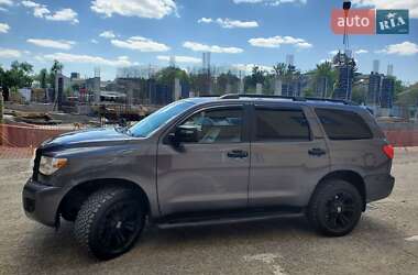 Позашляховик / Кросовер Toyota Sequoia 2017 в Львові