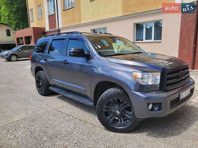 Внедорожник / Кроссовер Toyota Sequoia 2017 в Львове