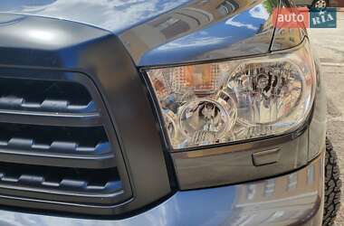 Позашляховик / Кросовер Toyota Sequoia 2017 в Львові