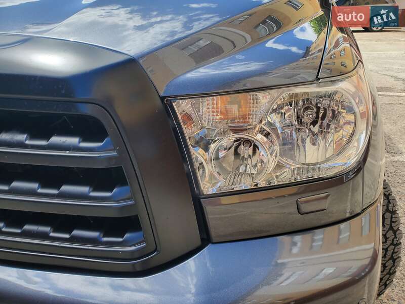 Внедорожник / Кроссовер Toyota Sequoia 2017 в Львове