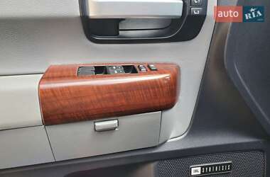 Позашляховик / Кросовер Toyota Sequoia 2017 в Львові