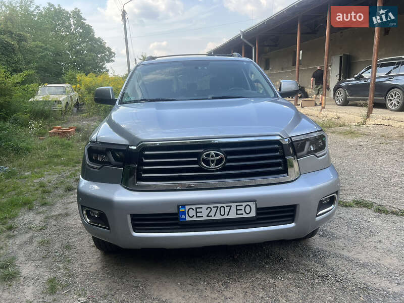 Внедорожник / Кроссовер Toyota Sequoia 2016 в Черновцах