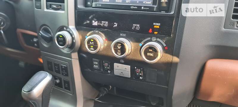 Внедорожник / Кроссовер Toyota Sequoia 2016 в Киеве