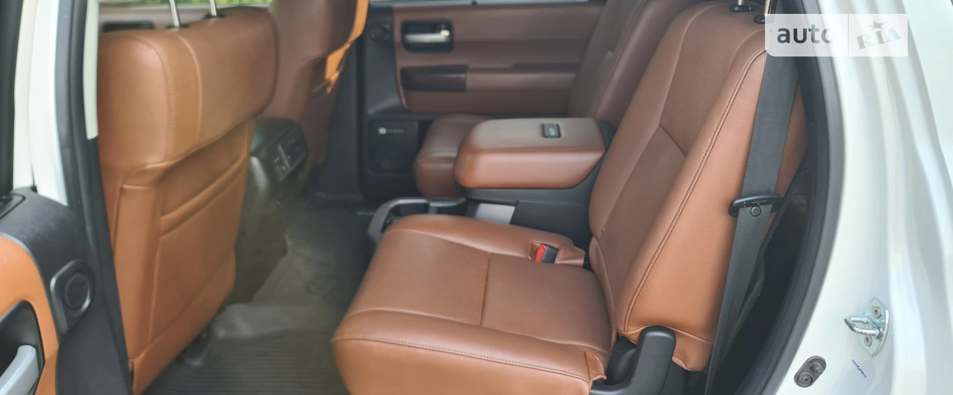 2016 Toyota Sequoia - мініатюра 17