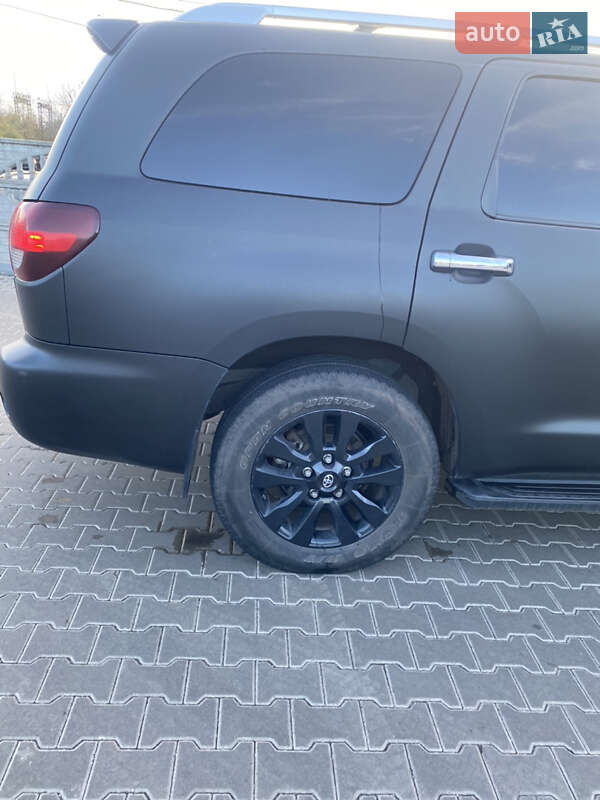 Позашляховик / Кросовер Toyota Sequoia 2017 в Кривому Розі