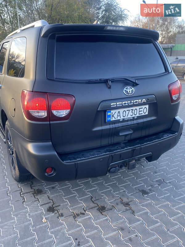 Позашляховик / Кросовер Toyota Sequoia 2017 в Кривому Розі