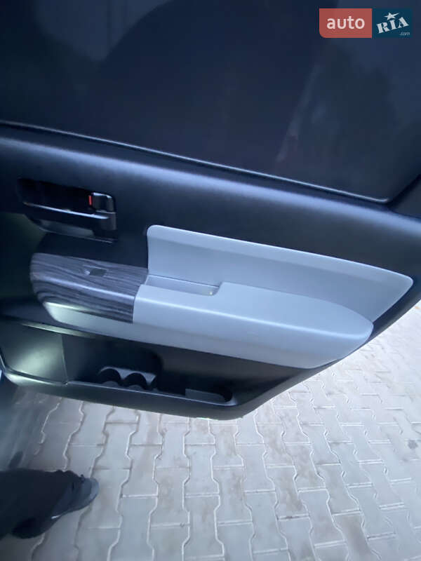 Позашляховик / Кросовер Toyota Sequoia 2017 в Кривому Розі