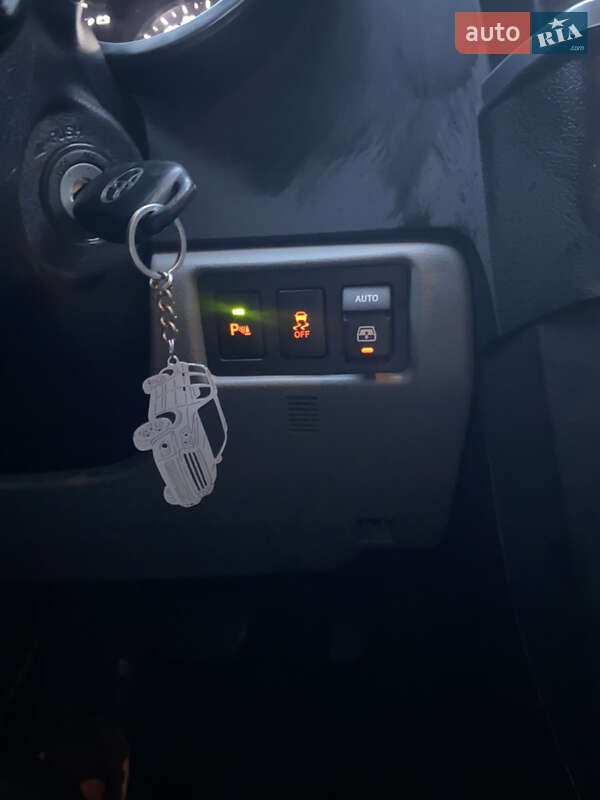 Позашляховик / Кросовер Toyota Sequoia 2017 в Кривому Розі