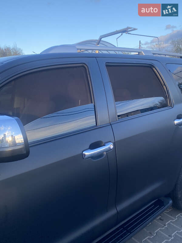 Позашляховик / Кросовер Toyota Sequoia 2017 в Кривому Розі