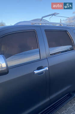 Внедорожник / Кроссовер Toyota Sequoia 2017 в 