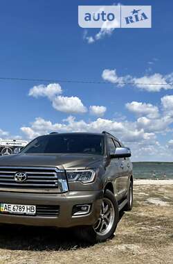 Позашляховик / Кросовер Toyota Sequoia 2017 в Кривому Розі