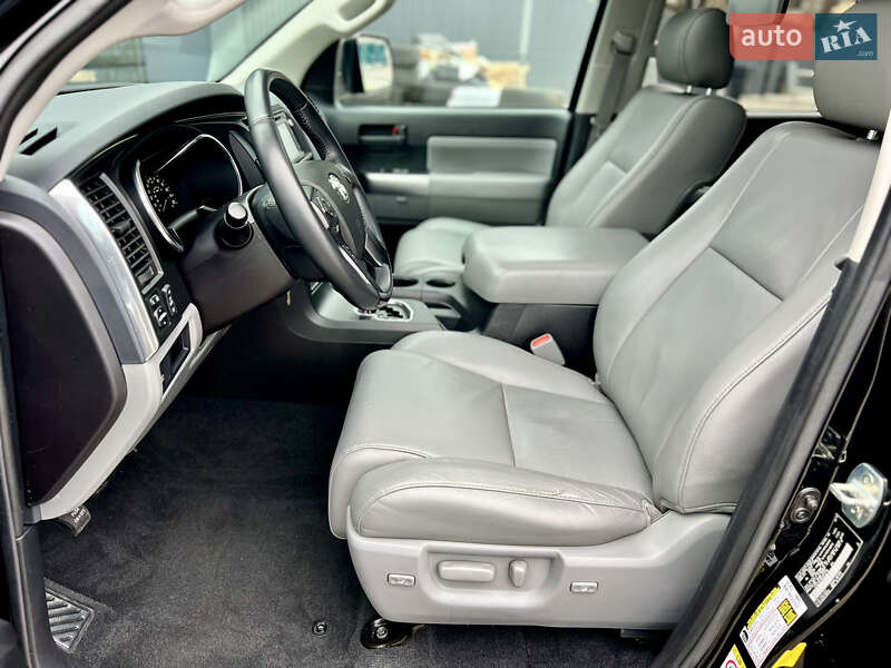 Позашляховик / Кросовер Toyota Sequoia 2018 в Одесі