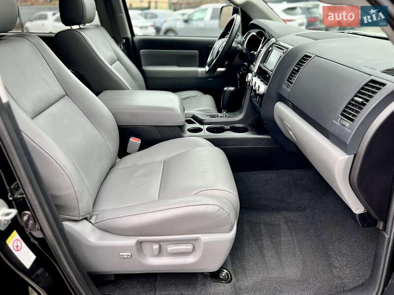 Позашляховик / Кросовер Toyota Sequoia 2018 в Одесі