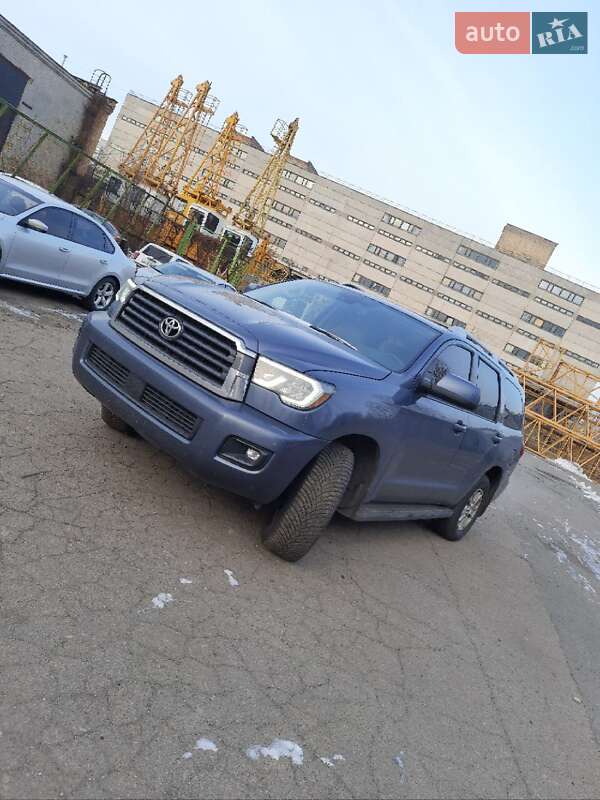 Внедорожник / Кроссовер Toyota Sequoia 2018 в Киеве