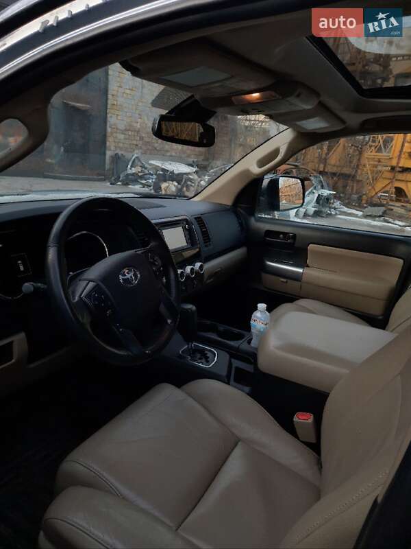 Внедорожник / Кроссовер Toyota Sequoia 2018 в Киеве