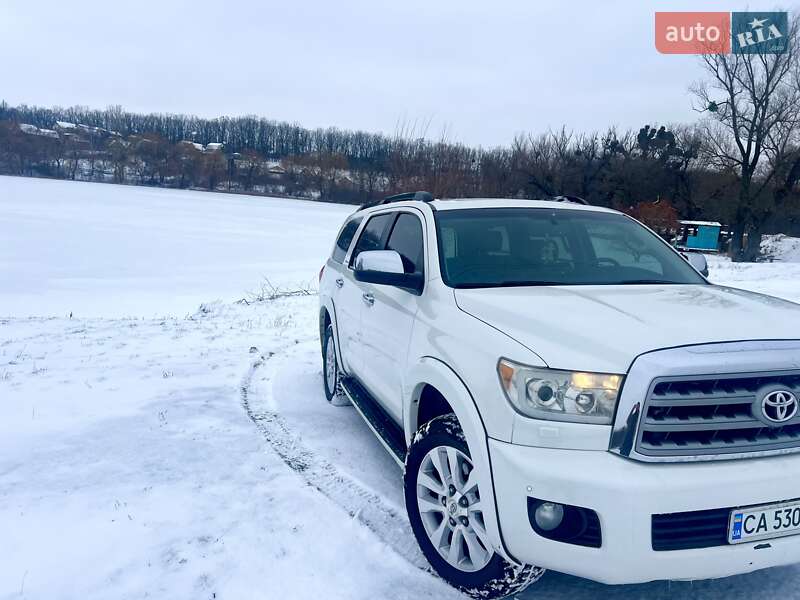 Позашляховик / Кросовер Toyota Sequoia 2013 в Умані