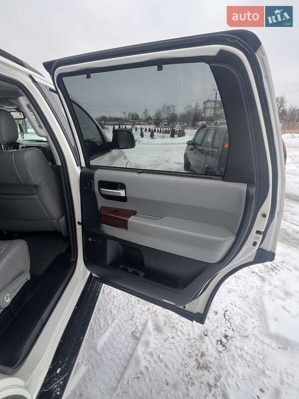Позашляховик / Кросовер Toyota Sequoia 2013 в Умані