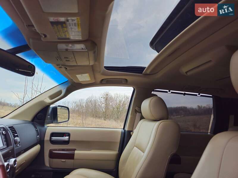 Позашляховик / Кросовер Toyota Sequoia 2016 в Києві фото 25 Позашляховик / Кросовер Toyota Sequoia 2016 в Києві